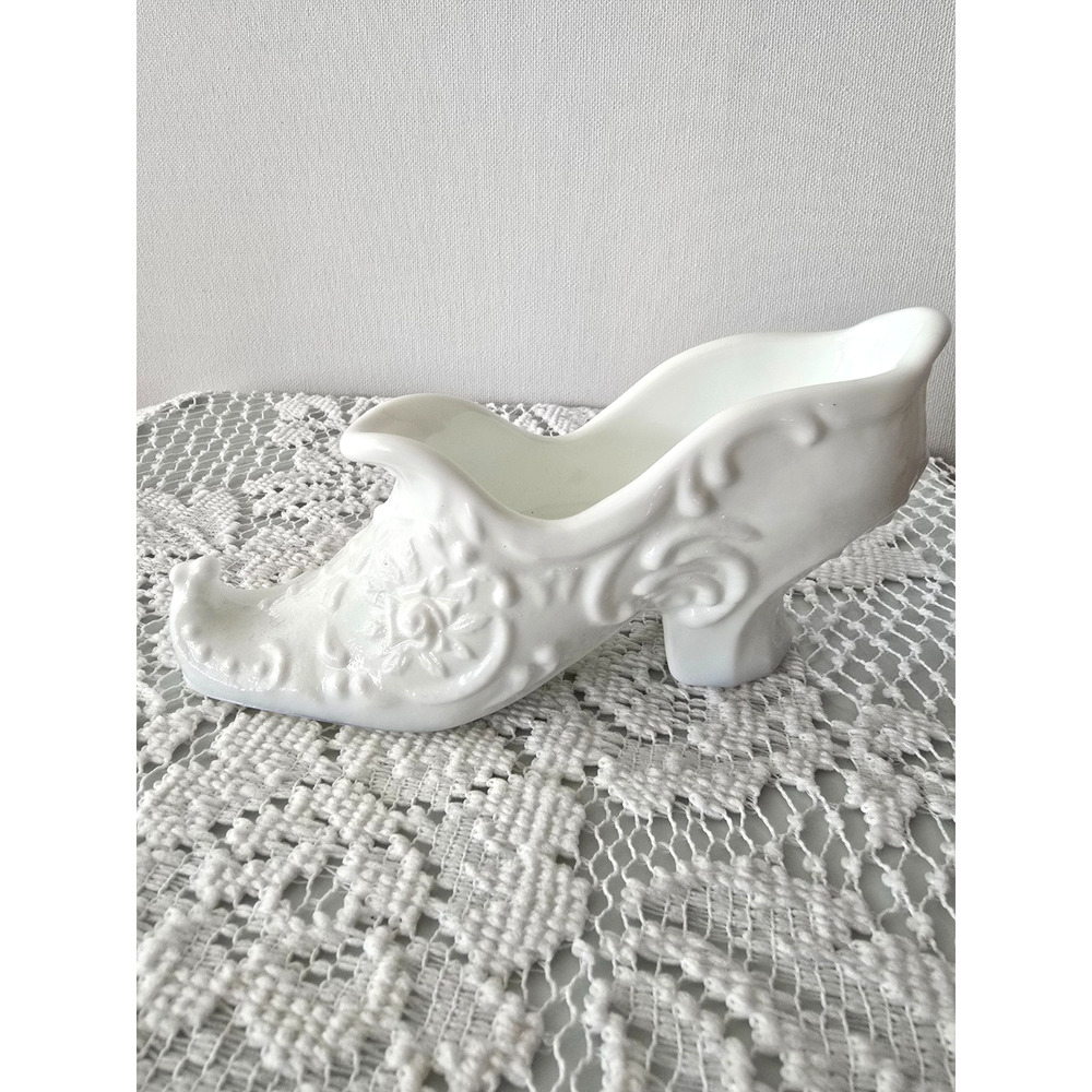 Mosser Victorian White Rose Milk Glass Turned Up Toe Shoe Slipper
